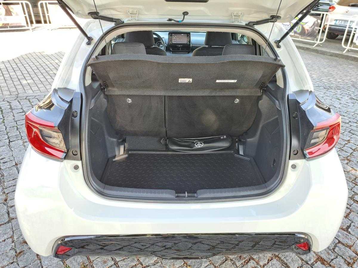 toyota-yaris-2021-hibrido-a-gasolina-1490cc