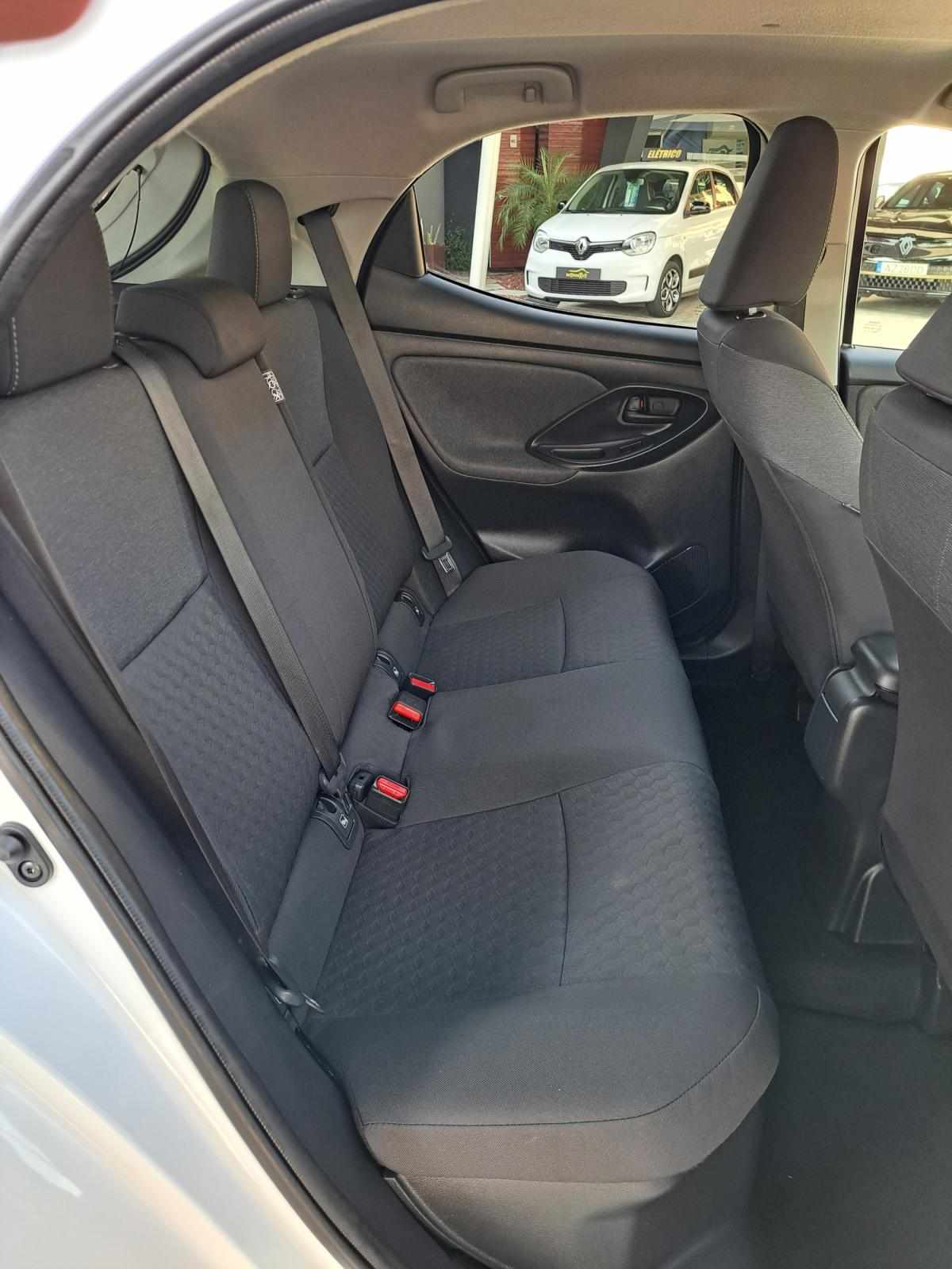 toyota-yaris-2021-hibrido-a-gasolina-1490cc