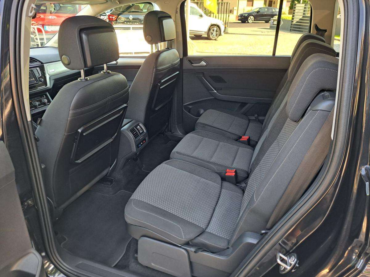 volkswagen-touran-2017-diesel-1598cc