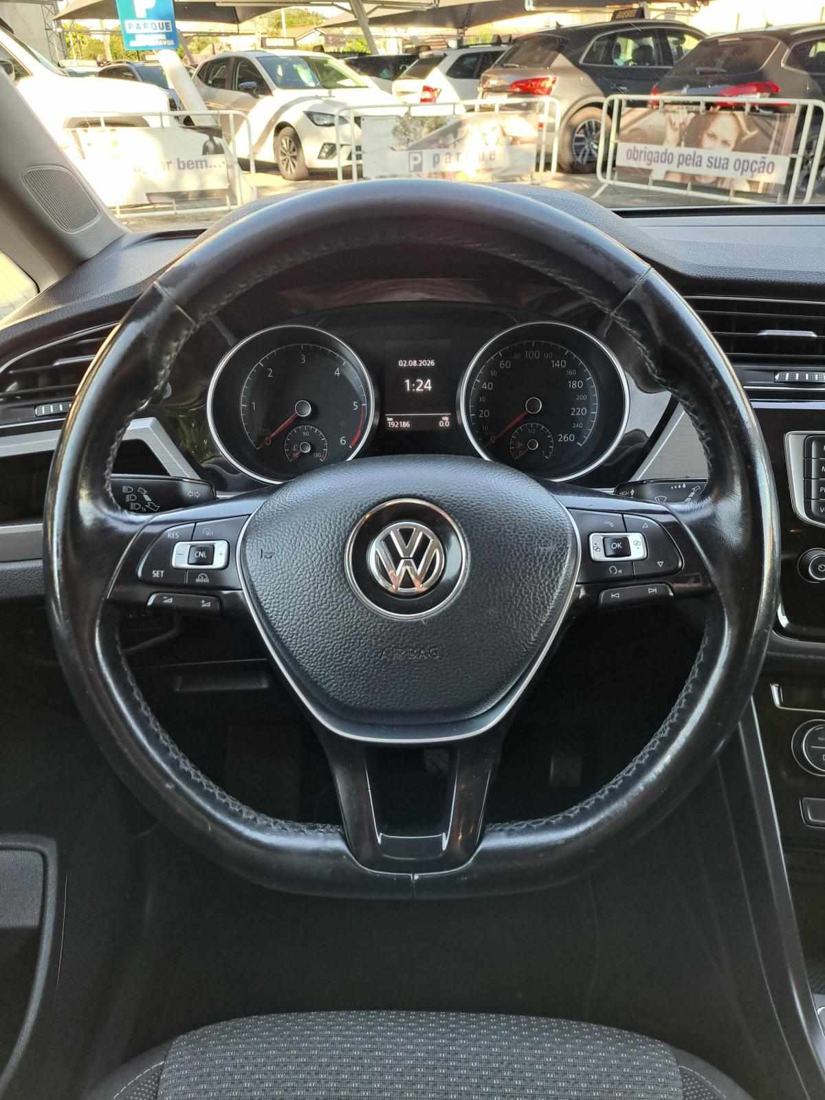 volkswagen-touran-2017-diesel-1598cc
