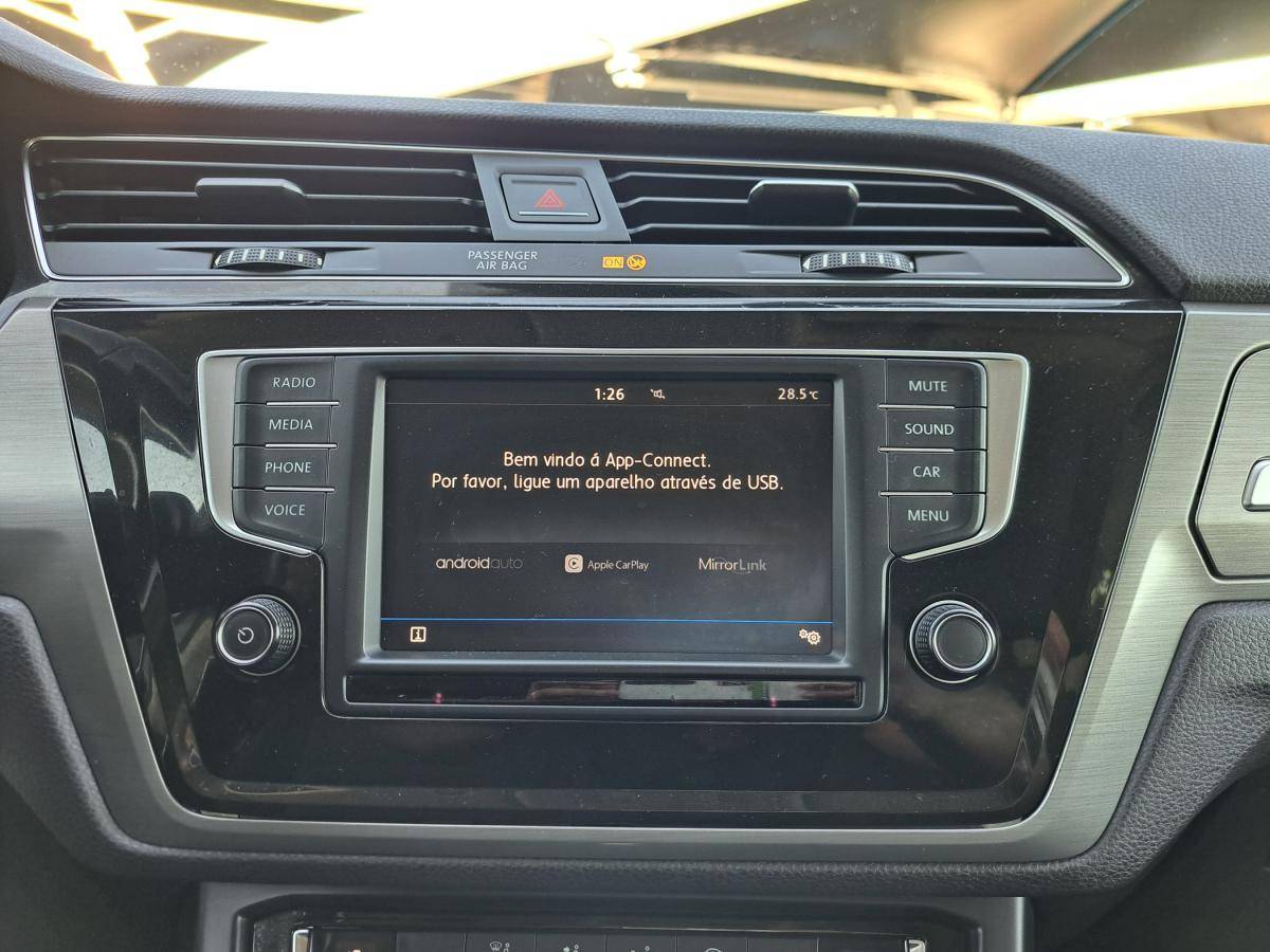 volkswagen-touran-2017-diesel-1598cc