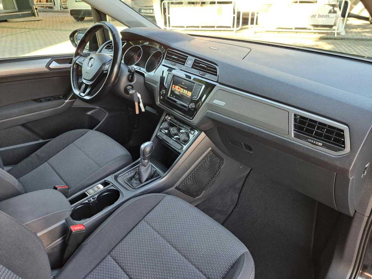 volkswagen-touran-2017-diesel-1598cc