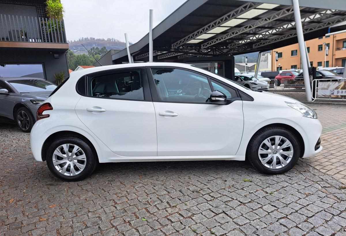 peugeot-208-2020-diesel-1499cc