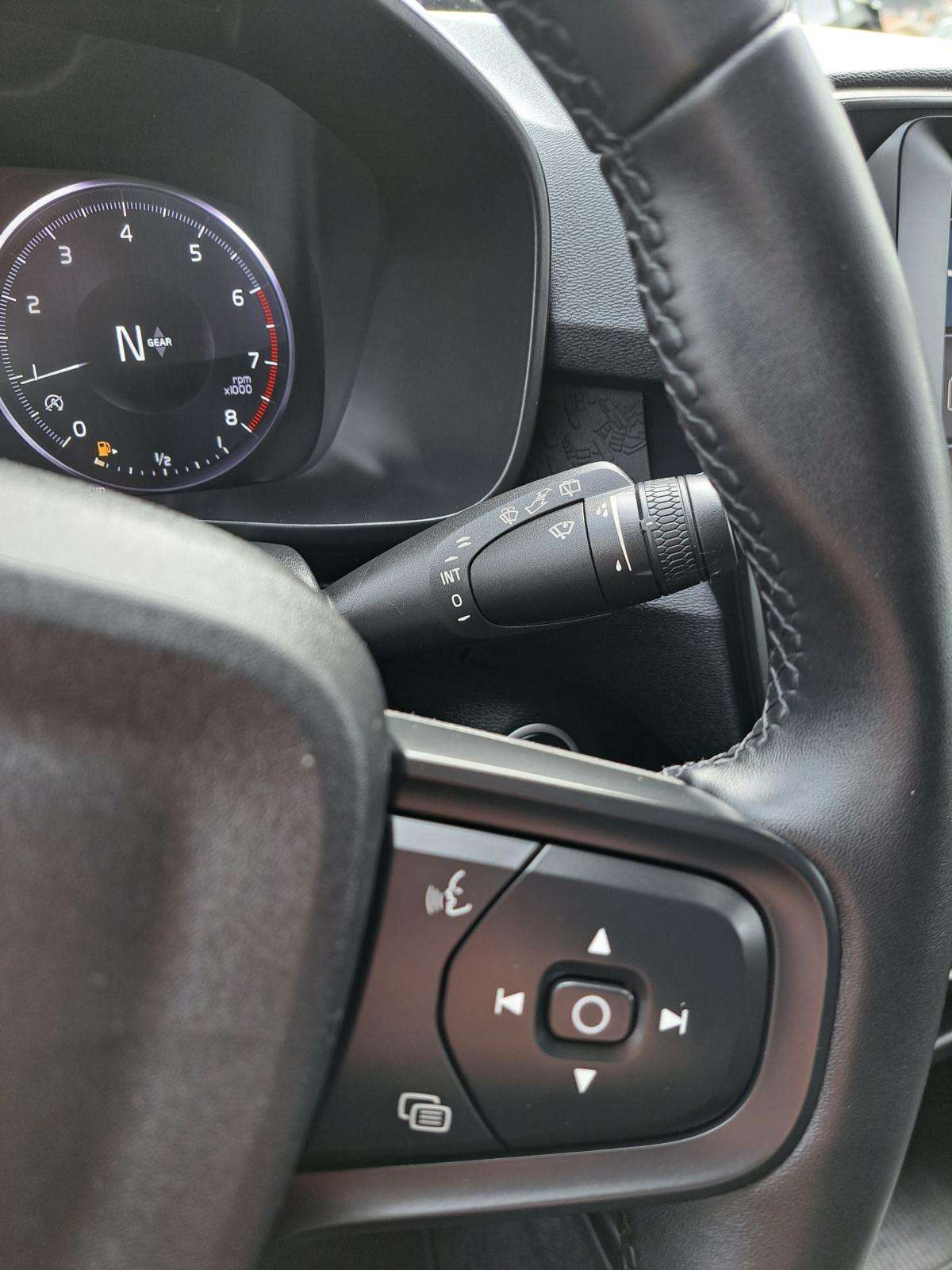 volvo-xc40-2022-gasolina-1477cc