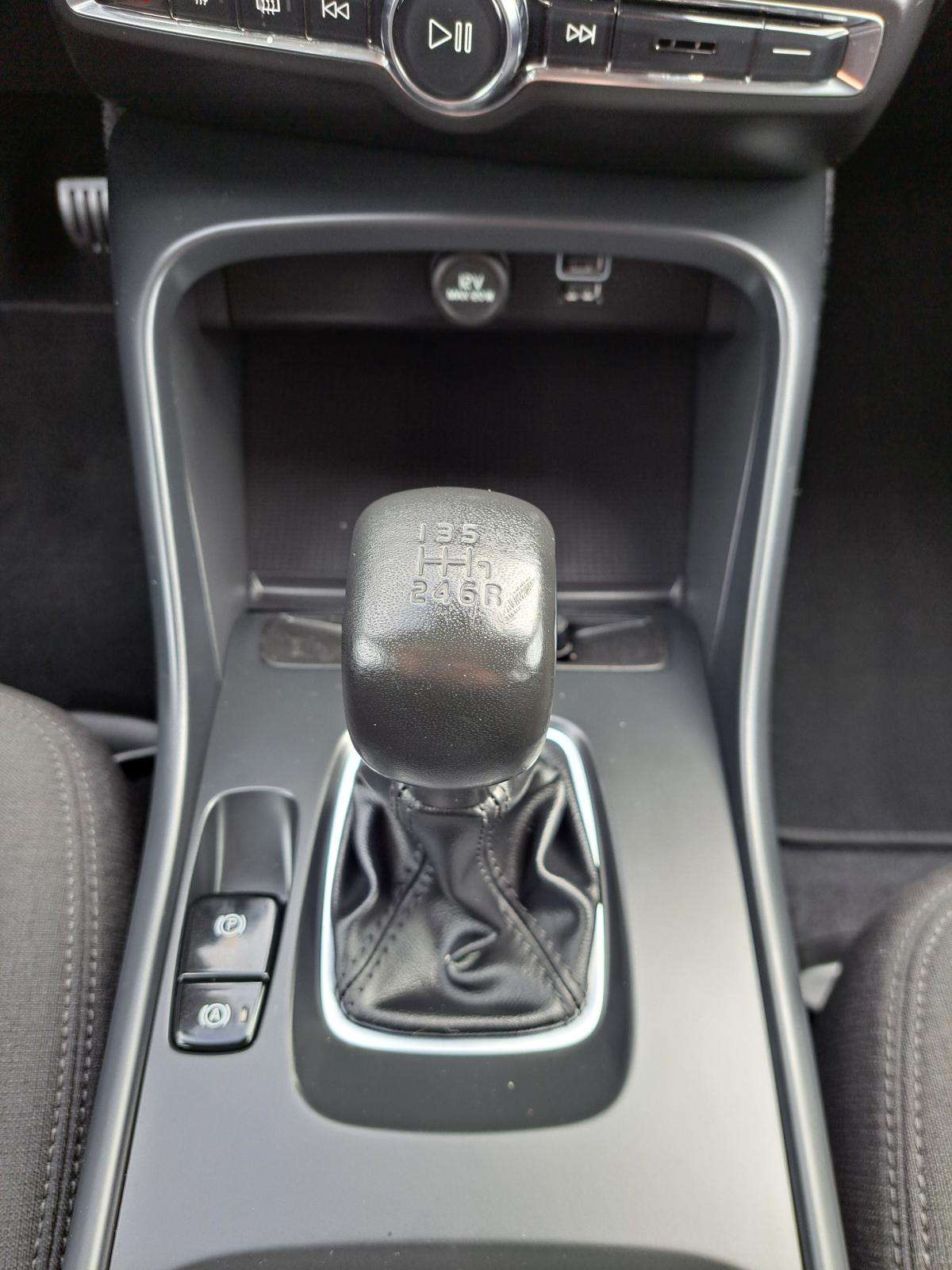 volvo-xc40-2022-gasolina-1477cc