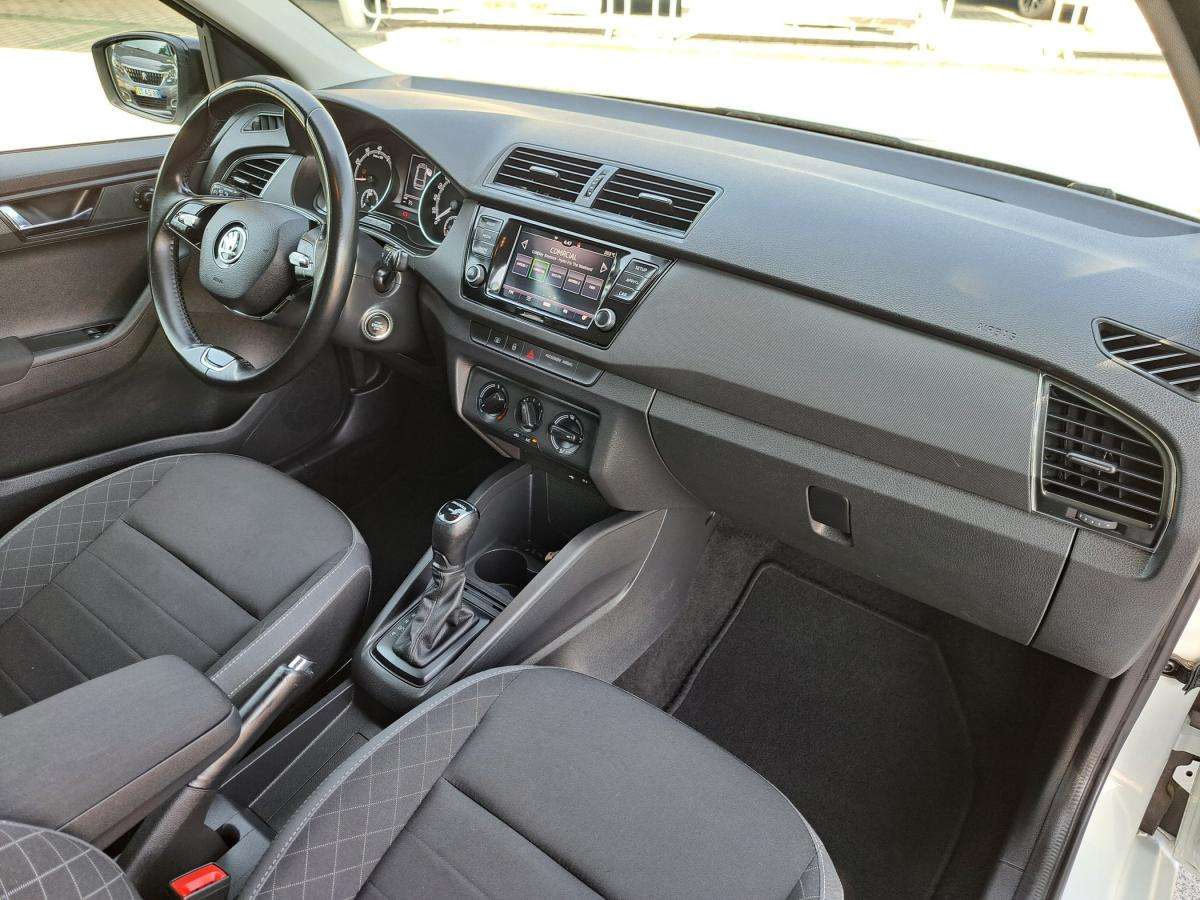 skoda-fabia-break-2022-gasolina-999cc