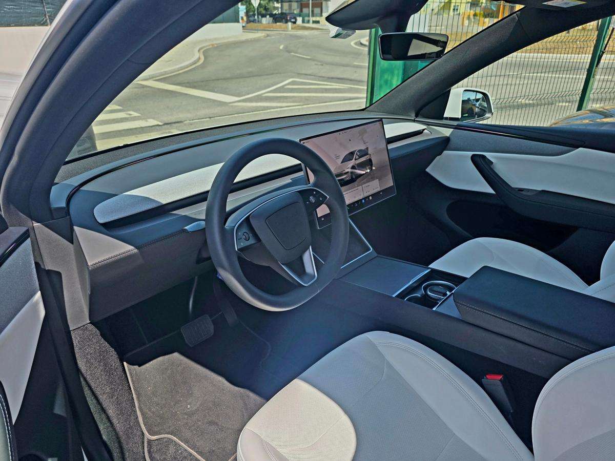 tesla-model-y-2026-eletrico-500cc