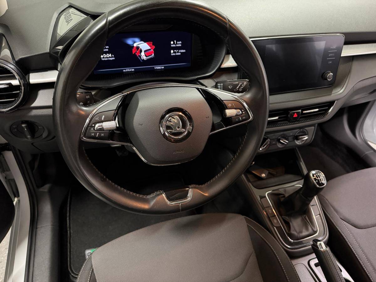 skoda-fabia-2022-gasolina-999cc