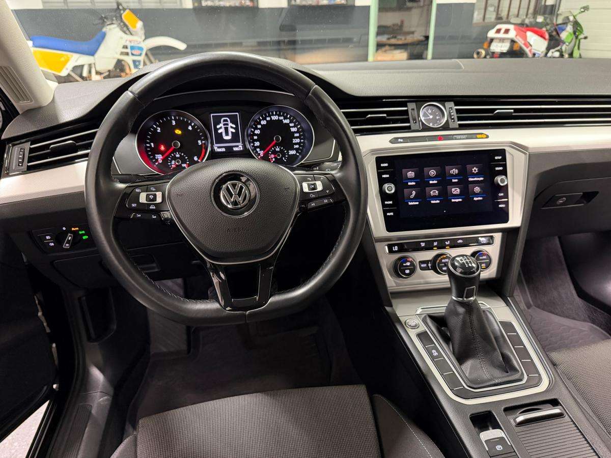 volkswagen-passat-variant-2018-diesel-1598cc