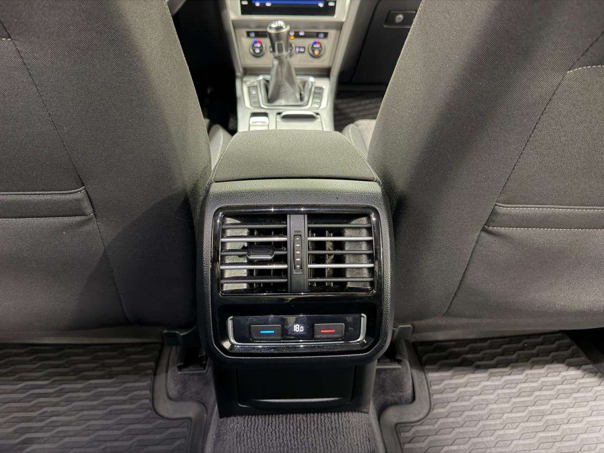volkswagen-passat-variant-2018-diesel-1598cc