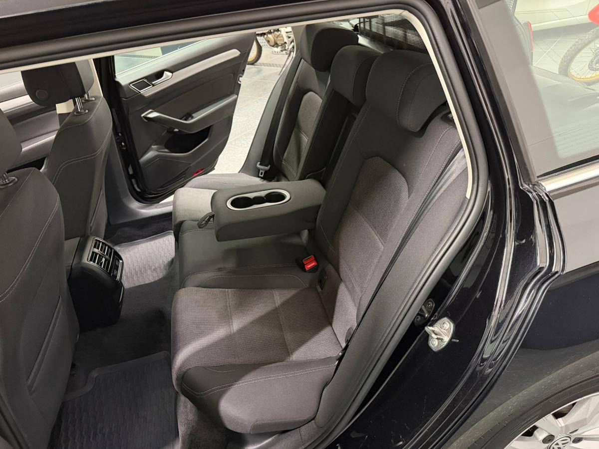 volkswagen-passat-variant-2018-diesel-1598cc