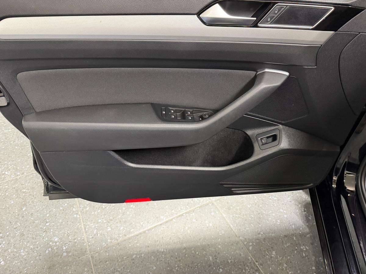 volkswagen-passat-variant-2018-diesel-1598cc