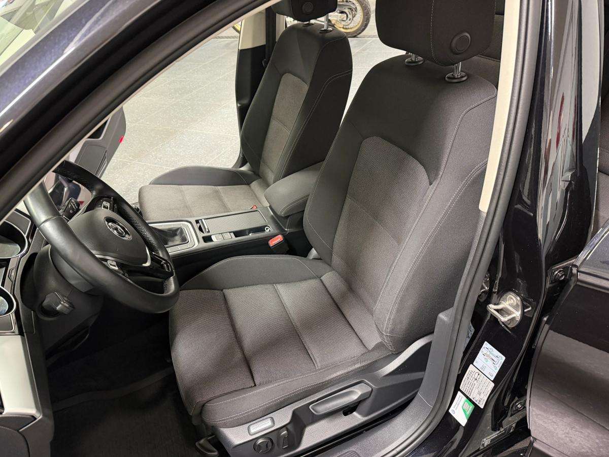 volkswagen-passat-variant-2018-diesel-1598cc