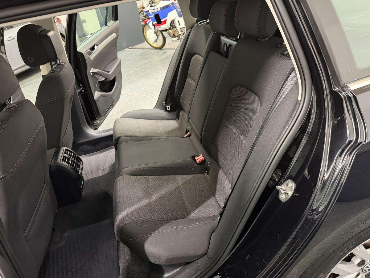 volkswagen-passat-variant-2018-diesel-1598cc