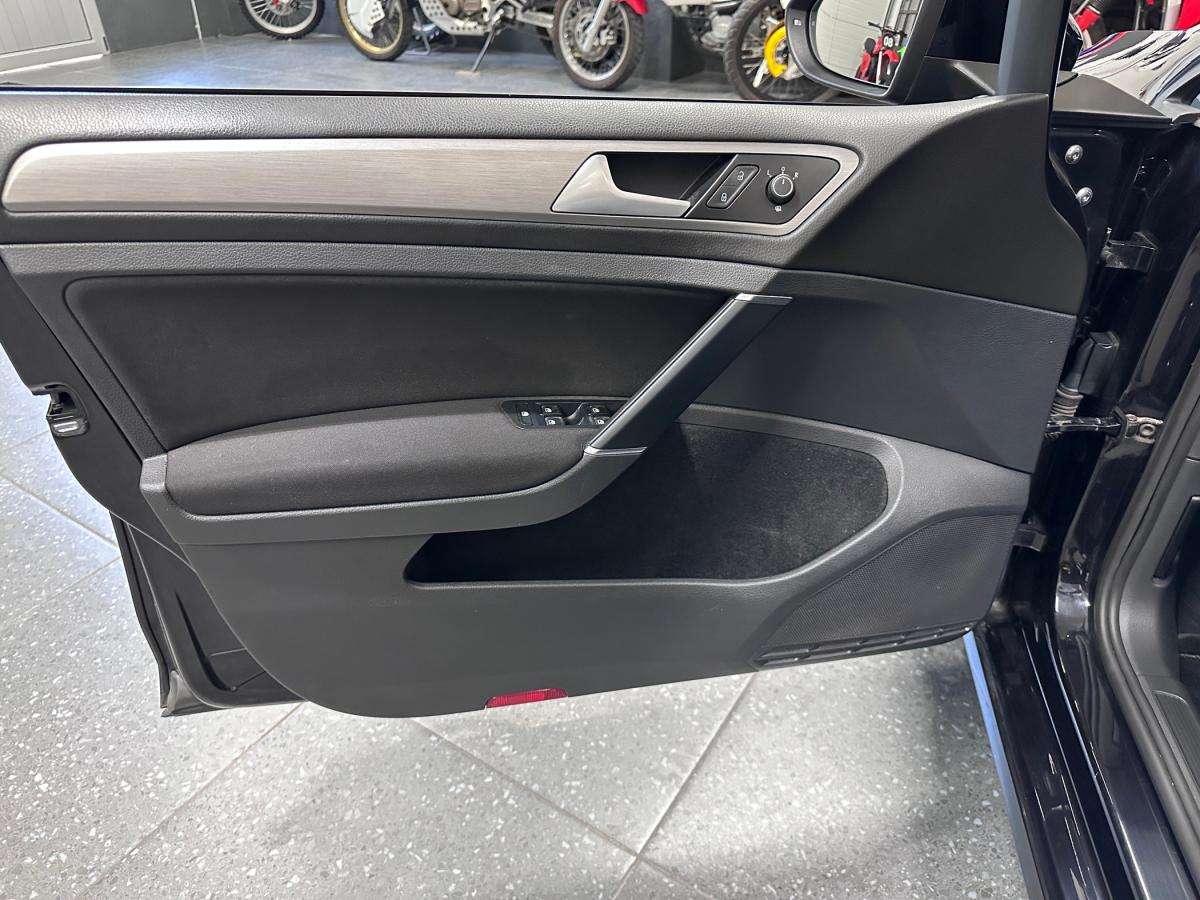 volkswagen-golf-variant-2015-diesel-1598cc