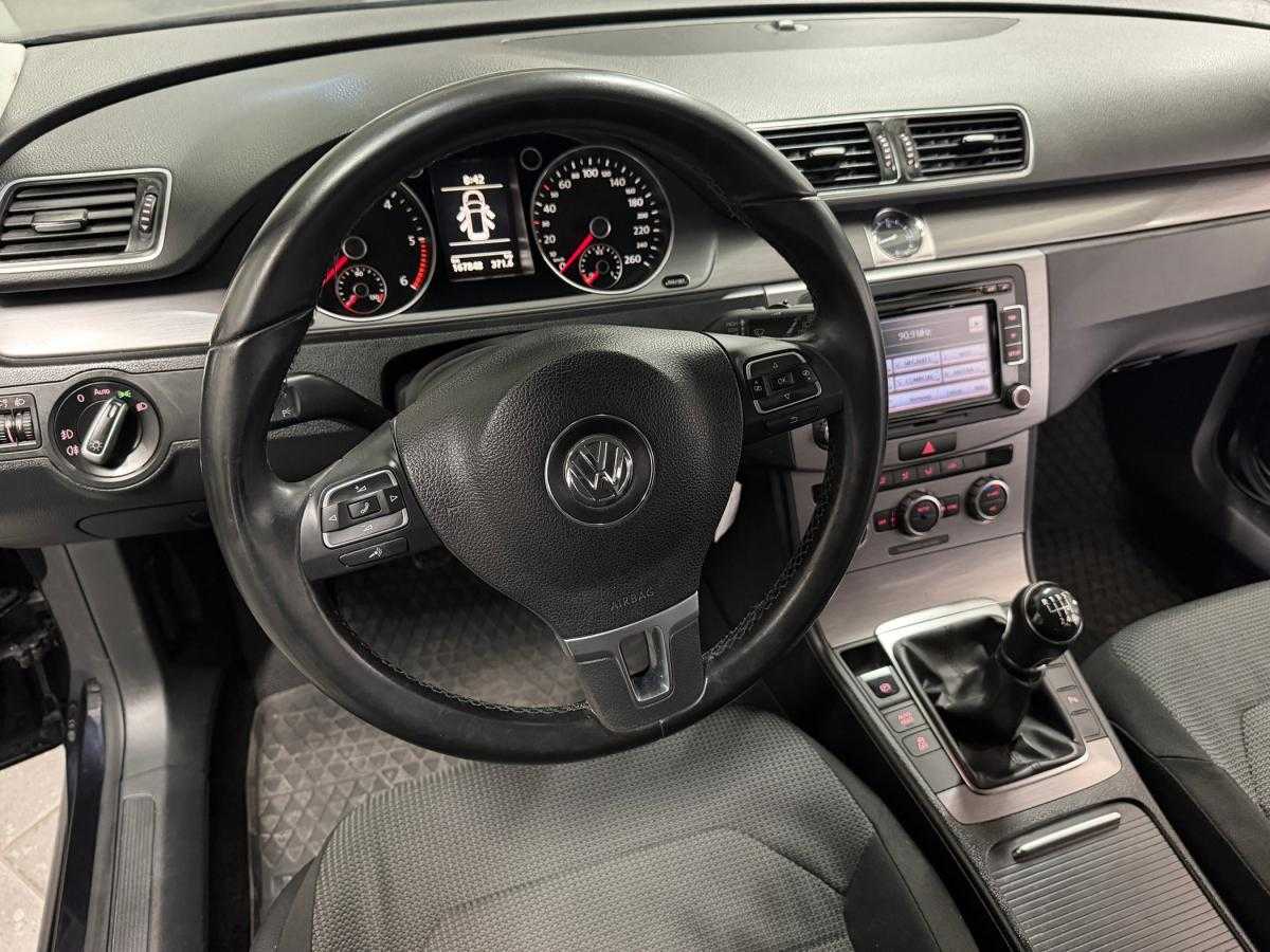 volkswagen-passat-variant-2013-diesel-1598cc