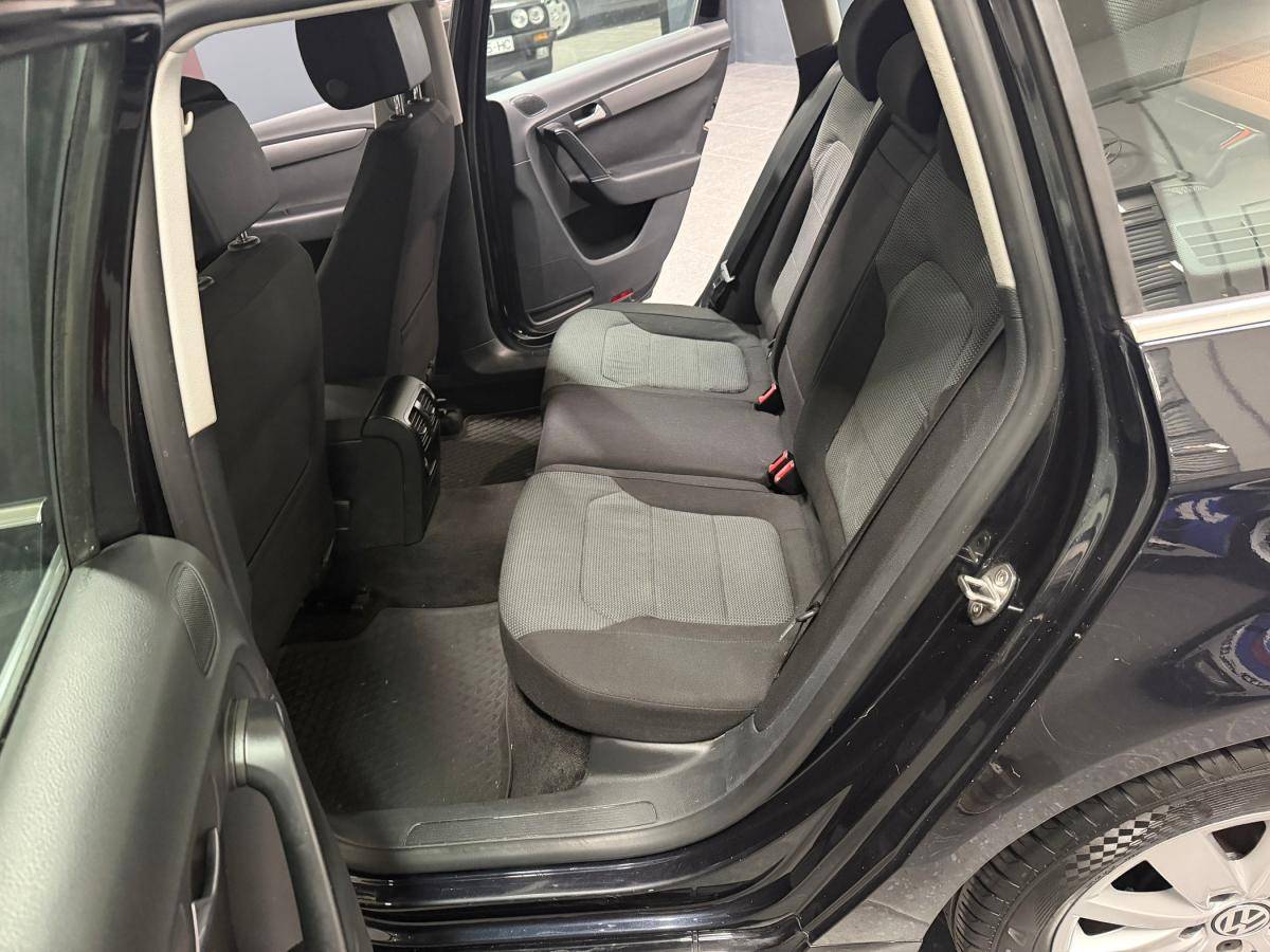 volkswagen-passat-variant-2013-diesel-1598cc