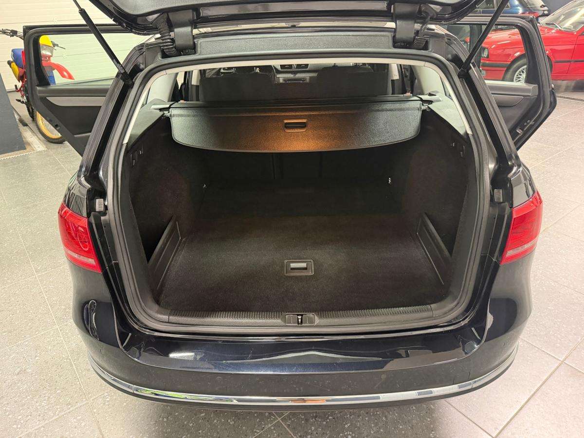 volkswagen-passat-variant-2013-diesel-1598cc