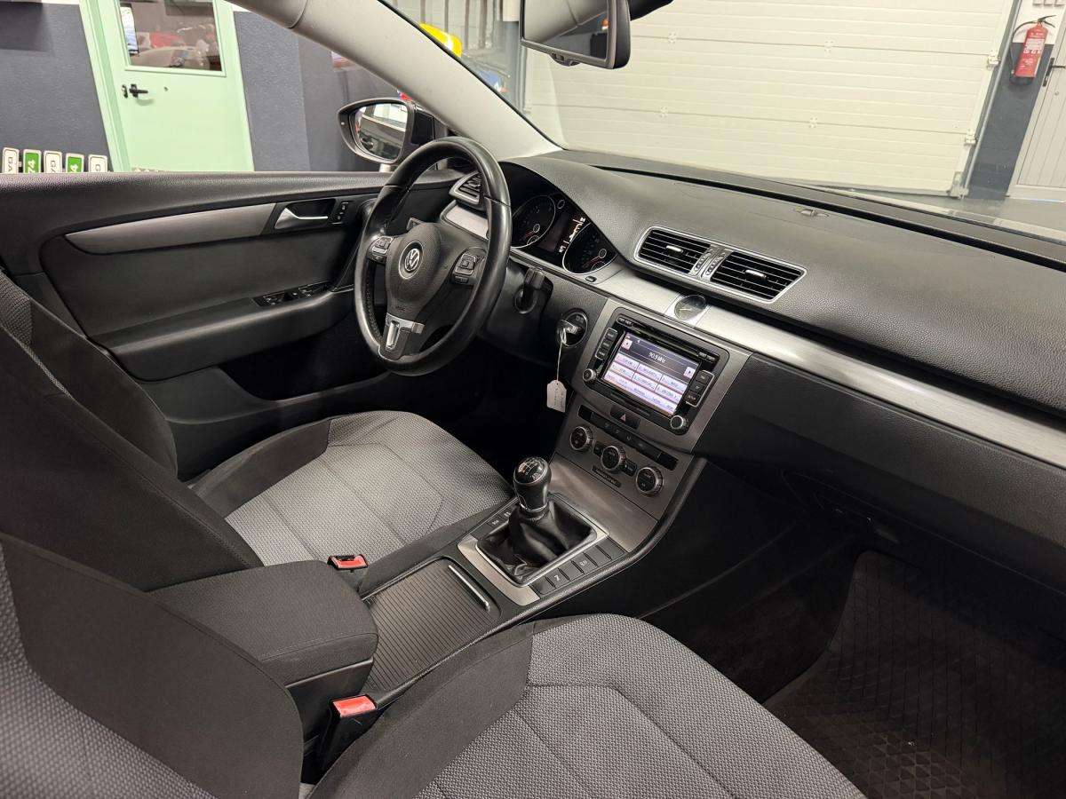volkswagen-passat-variant-2013-diesel-1598cc