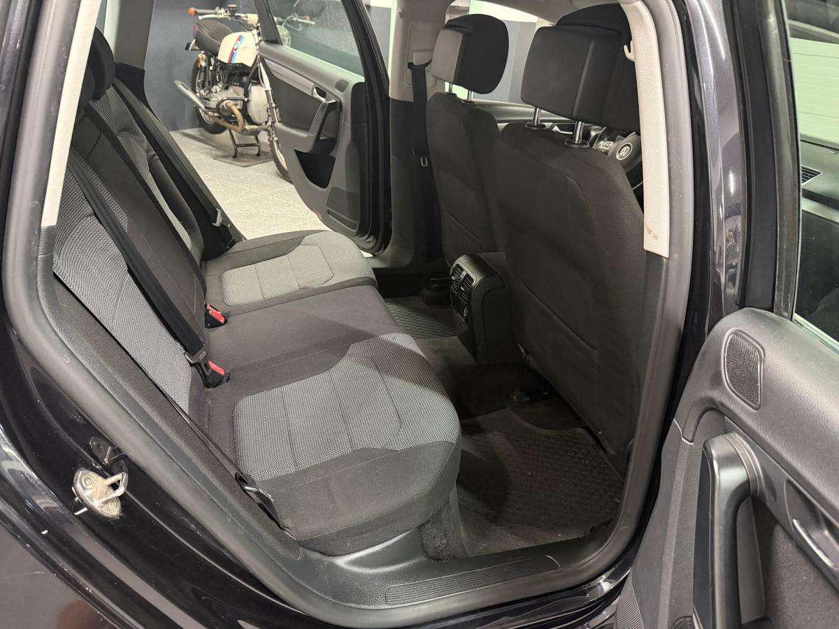 volkswagen-passat-variant-2013-diesel-1598cc