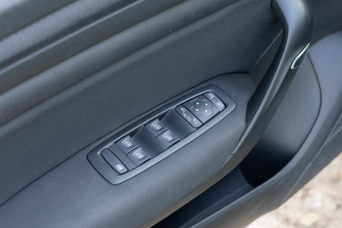 renault-megane-1-6-sce-2018-gasolina-1197cc