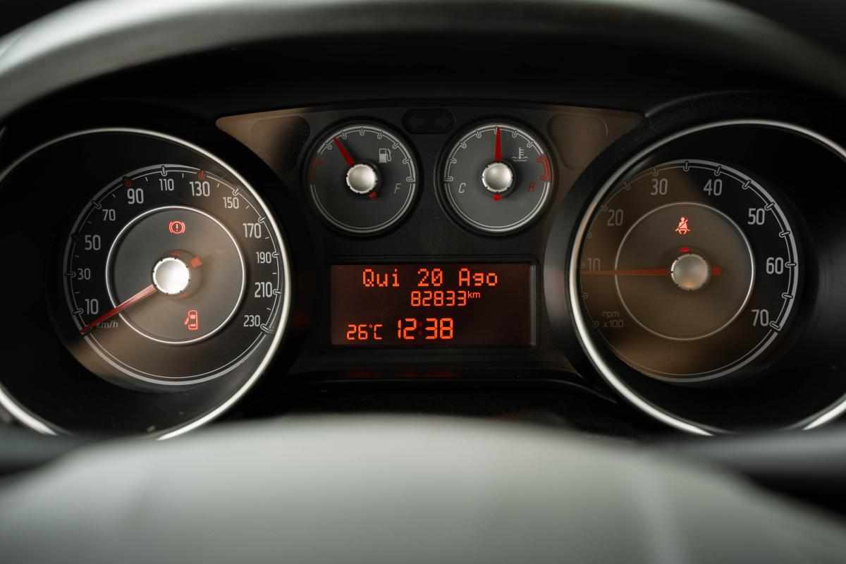 fiat-punto-1-2-ss-2015-gasolina-1242cc