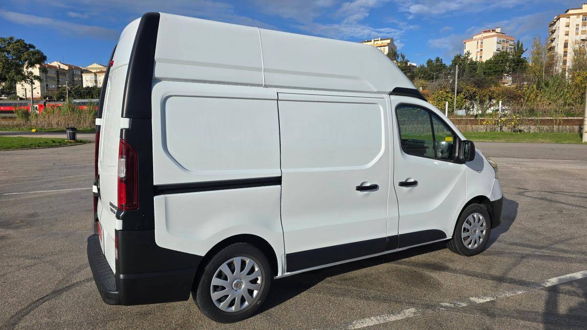 renault-trafic-2018-diesel-1598cc