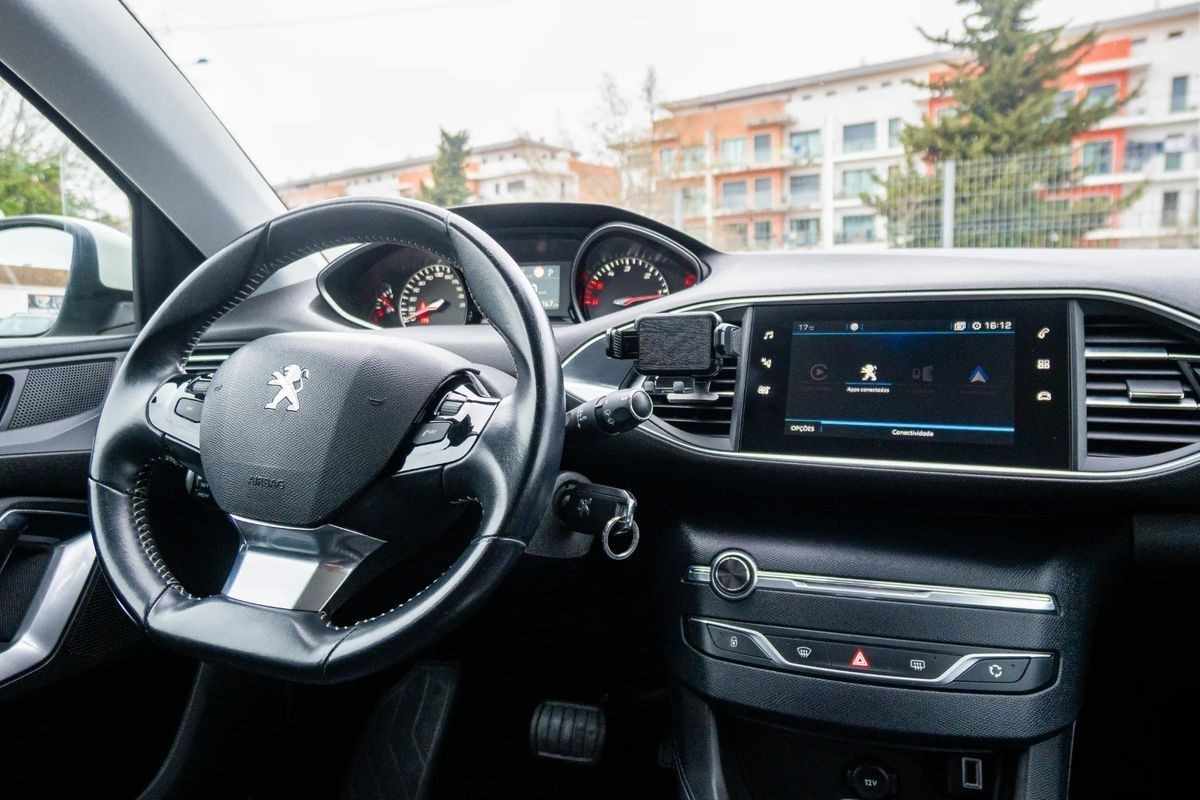 peugeot-2008-2018-gasolina-1199cc
