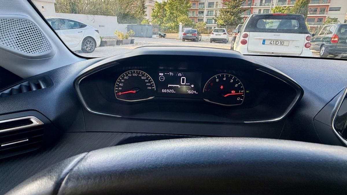 peugeot-208-2023-diesel-1499cc