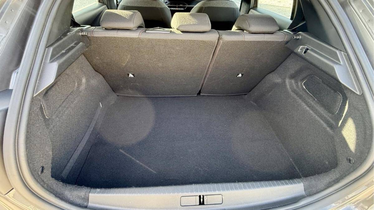 peugeot-208-2023-diesel-1499cc