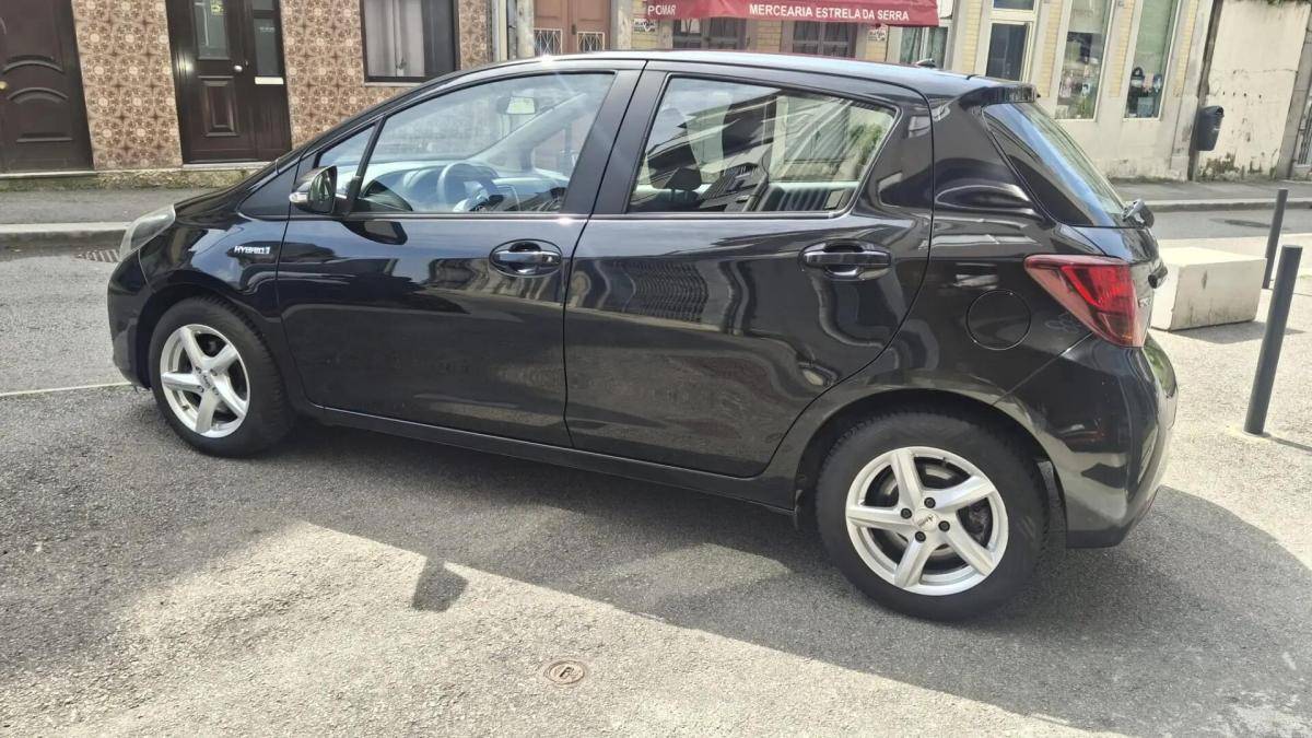 toyota-yaris-2015-hibrido-a-gasolina-1497cc