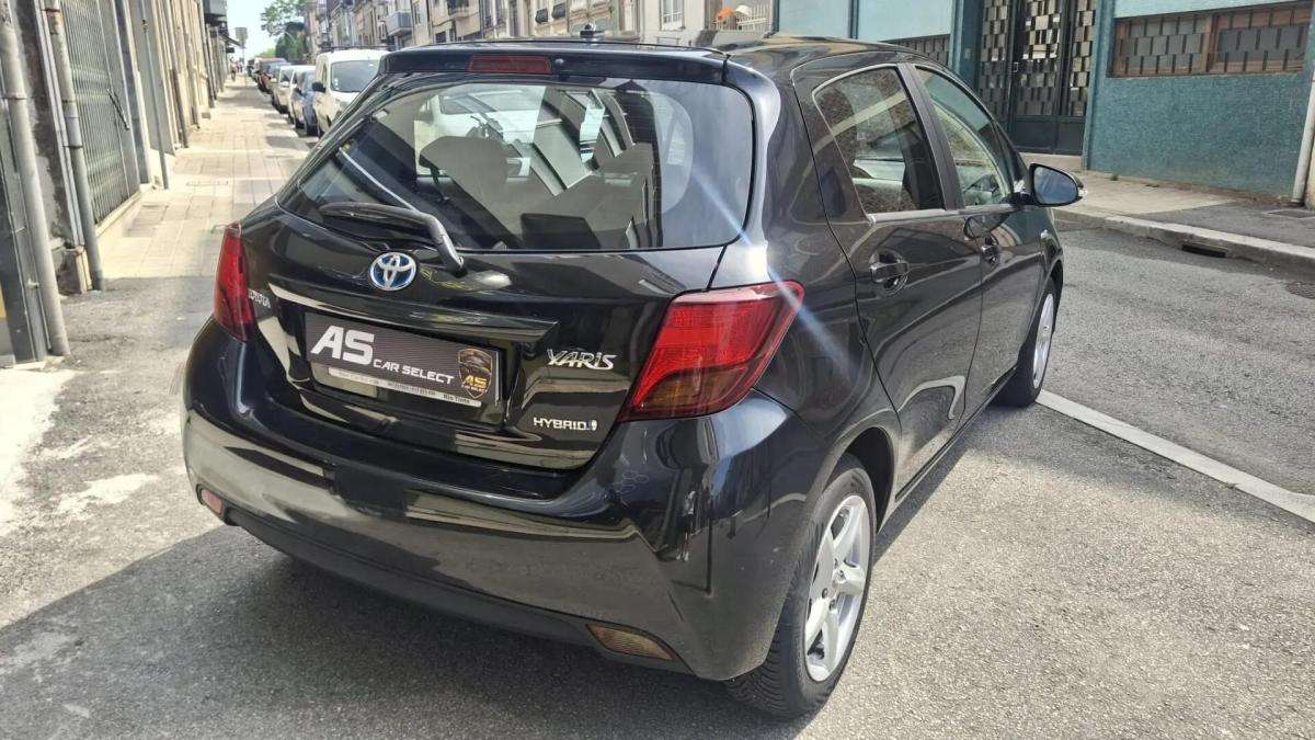 toyota-yaris-2015-hibrido-a-gasolina-1497cc