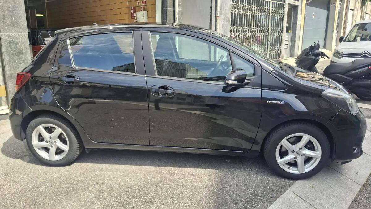 toyota-yaris-2015-hibrido-a-gasolina-1497cc