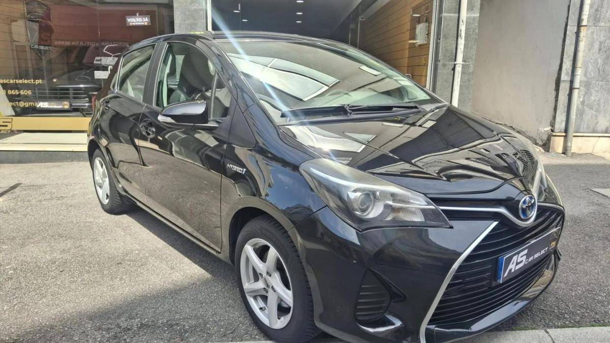 toyota-yaris-2015-hibrido-a-gasolina-1497cc