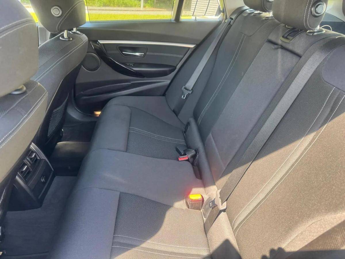 bmw-serie-3-318d-touring-2018-diesel-1995cc