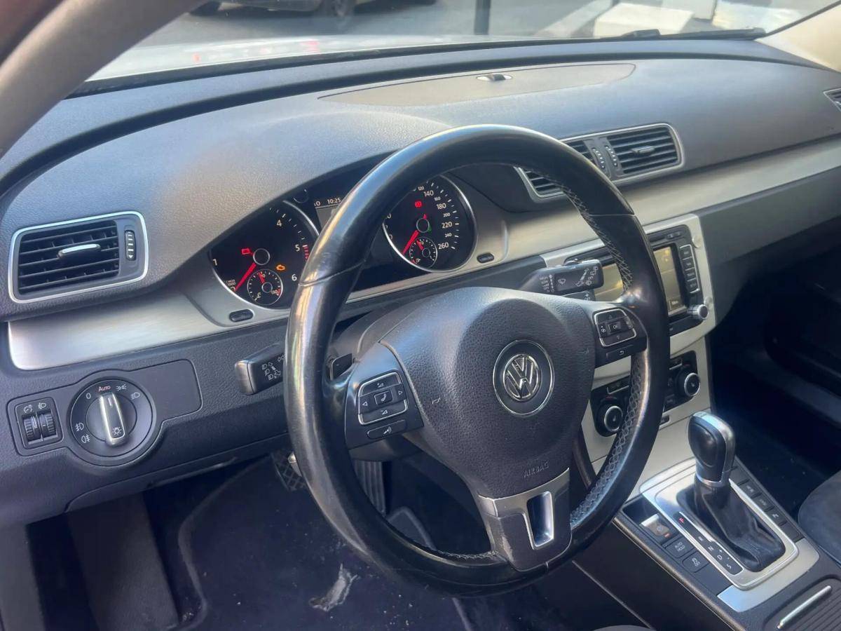 volkswagen-passat-variant-2011-diesel-1968cc