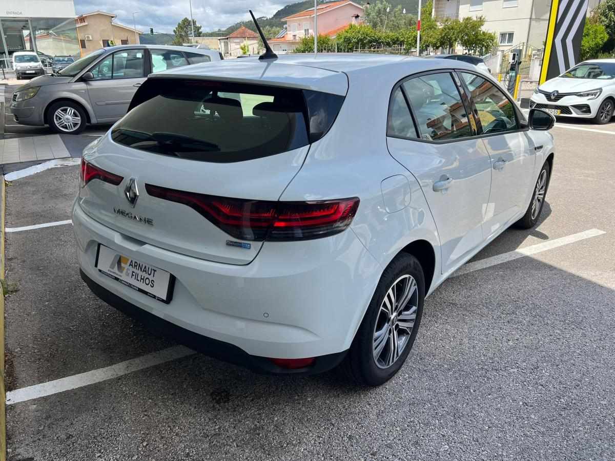 renault-megane-2022-hibrido-a-gasolina-1598cc