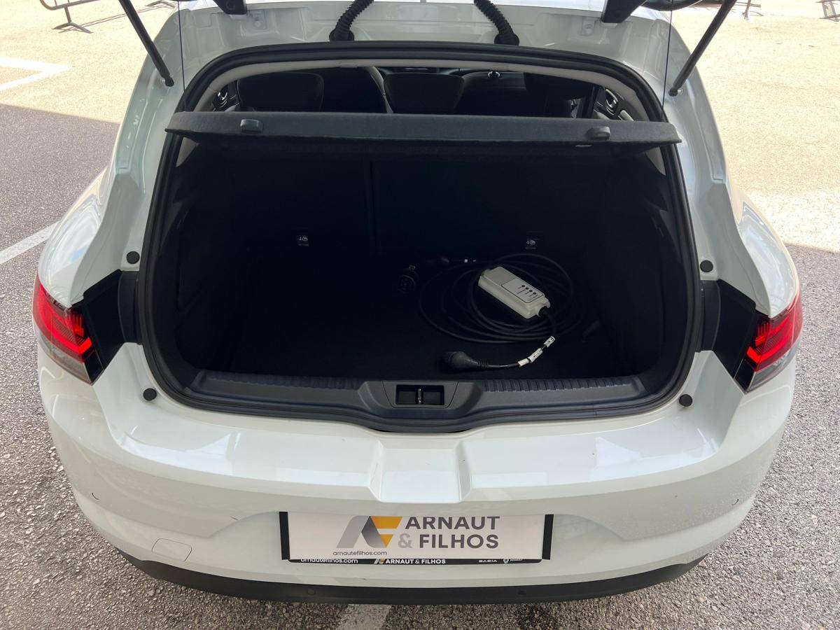 renault-megane-2022-hibrido-a-gasolina-1598cc