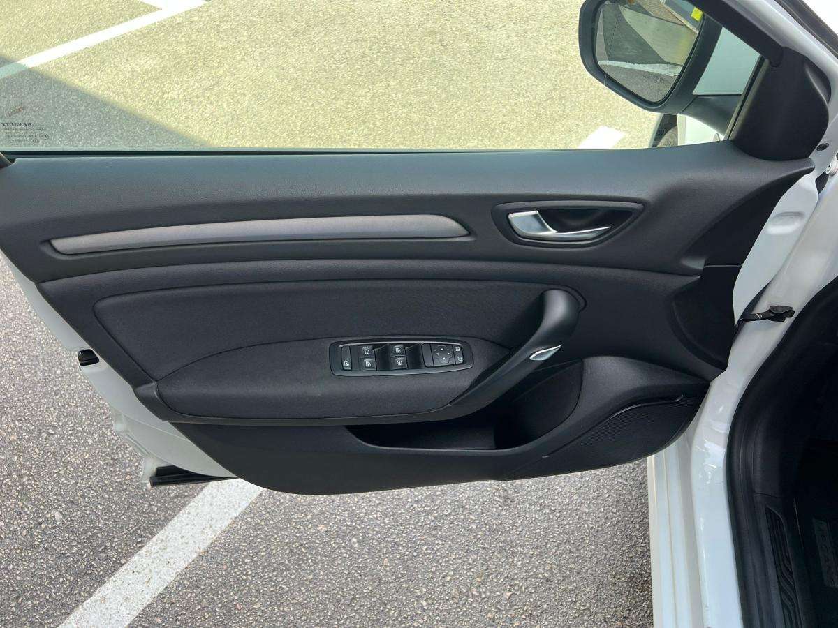 renault-megane-2022-hibrido-a-gasolina-1598cc