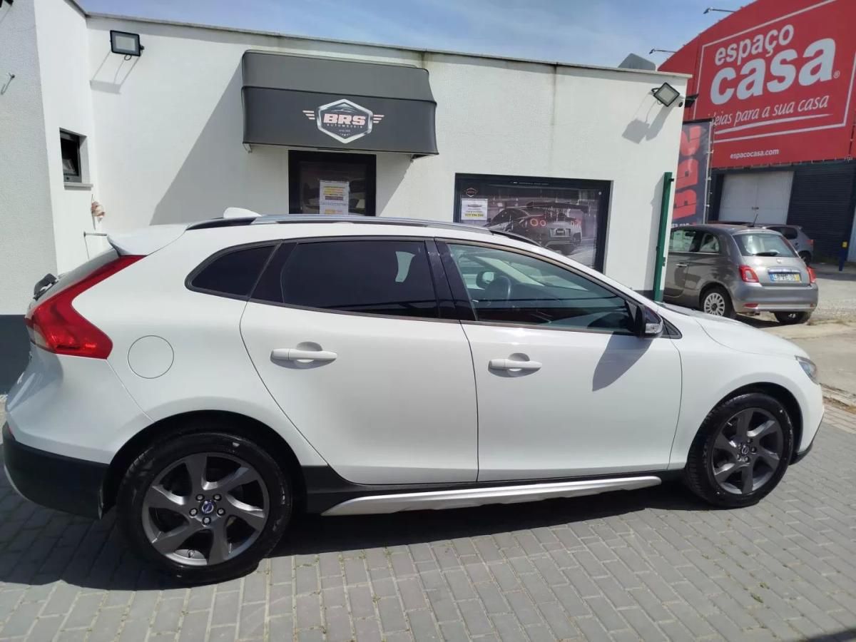 volvo-v40-cross-country-2014-diesel-1560cc