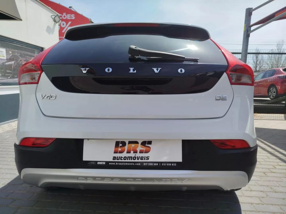 volvo-v40-cross-country-2014-diesel-1560cc