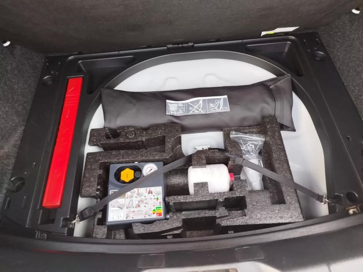 volvo-v40-cross-country-2014-diesel-1560cc