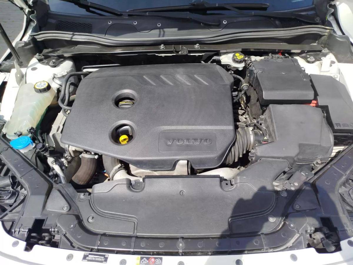 volvo-v40-cross-country-2014-diesel-1560cc