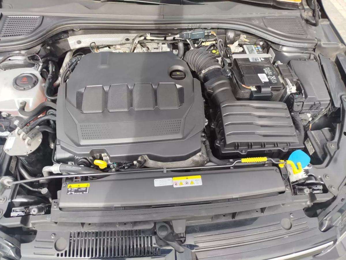volkswagen-golf-variant-2022-diesel-1968cc