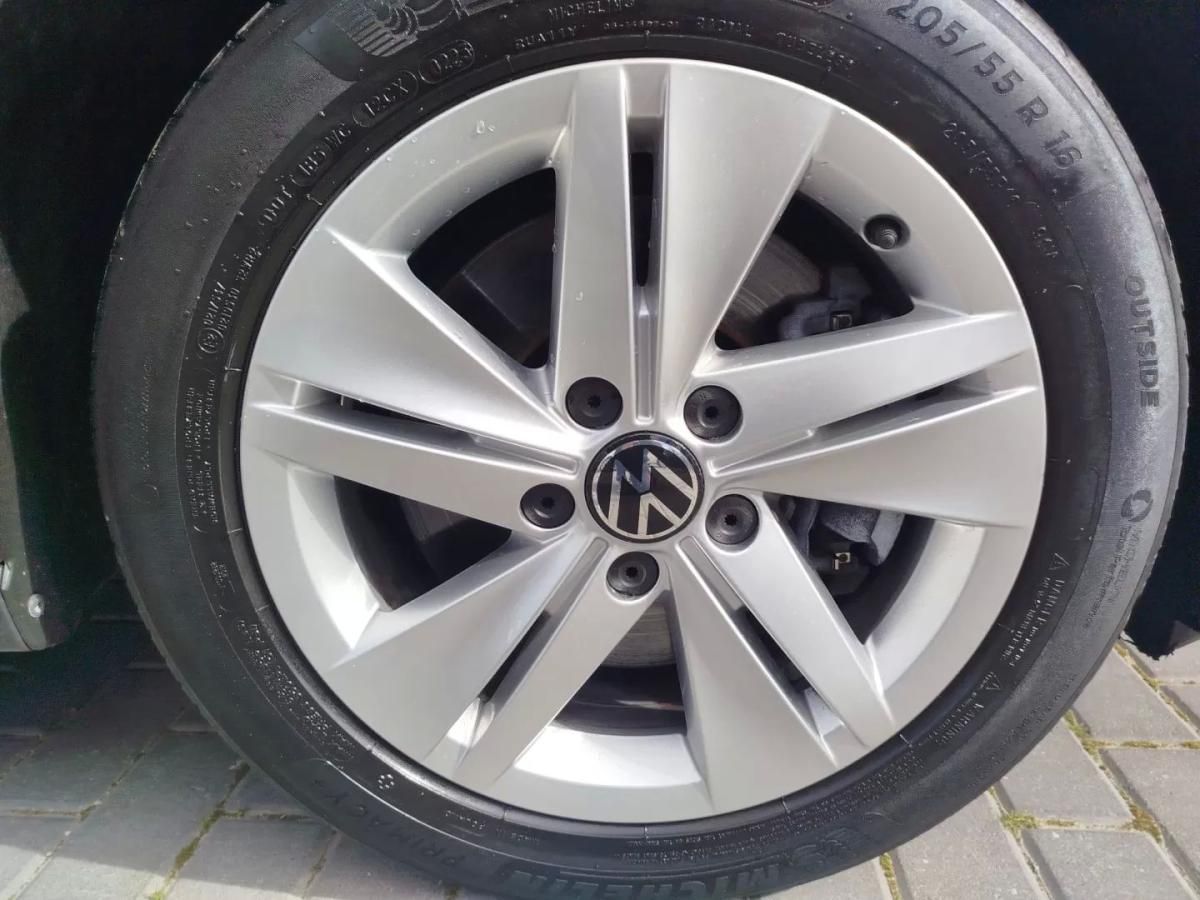 volkswagen-golf-variant-2022-diesel-1968cc