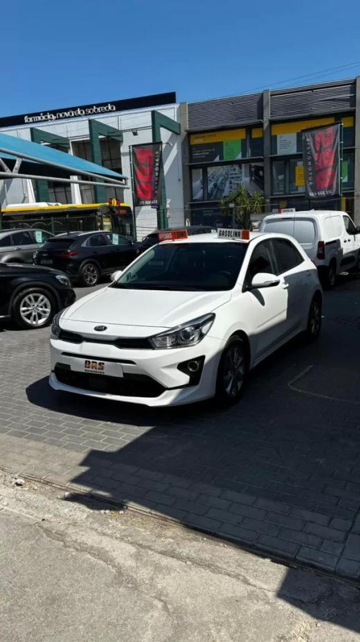 kia-rio-2021-gasolina-998cc