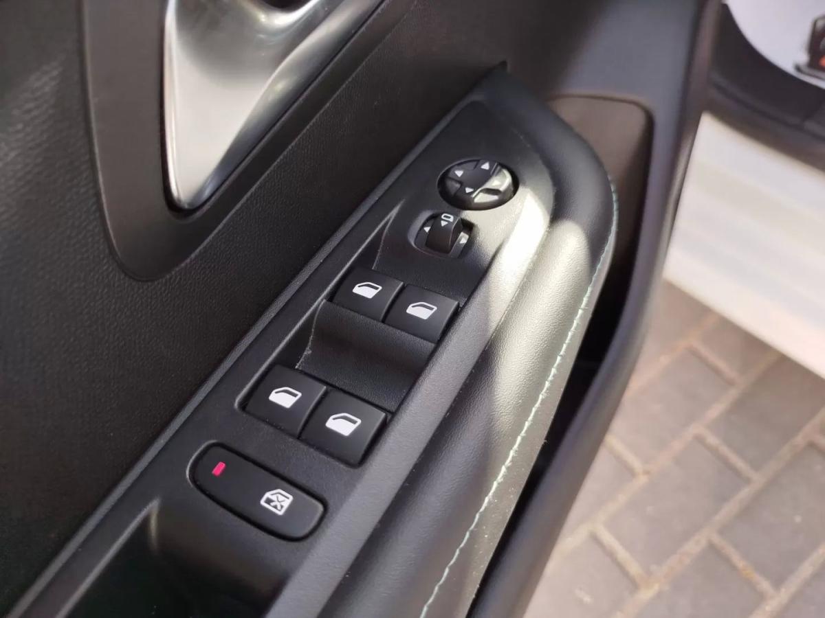 peugeot-208-2023-diesel-1499cc