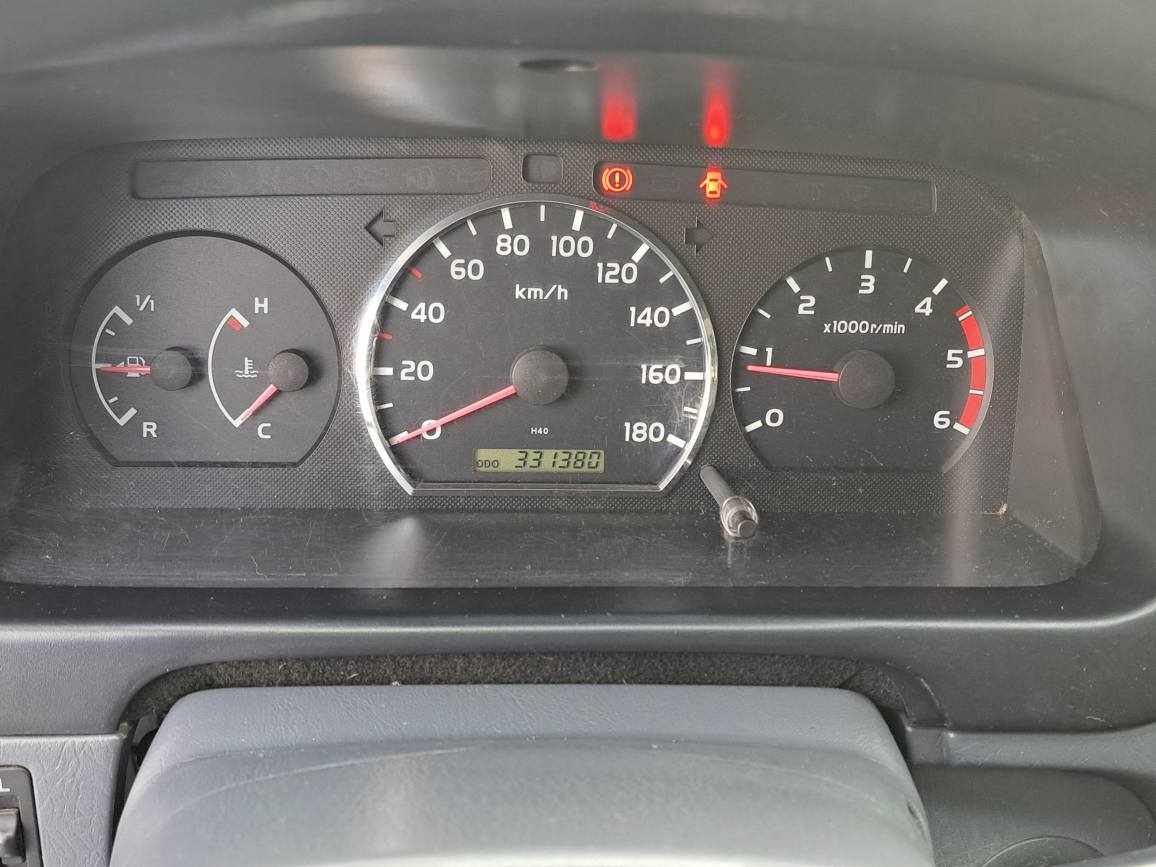 toyota-hiace-2-5-4wd-2010-diesel-2494cc