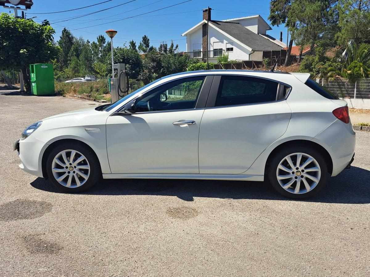 alfa-romeo-giulietta-1-6-jtdm-16v-2012-diesel-1598cc