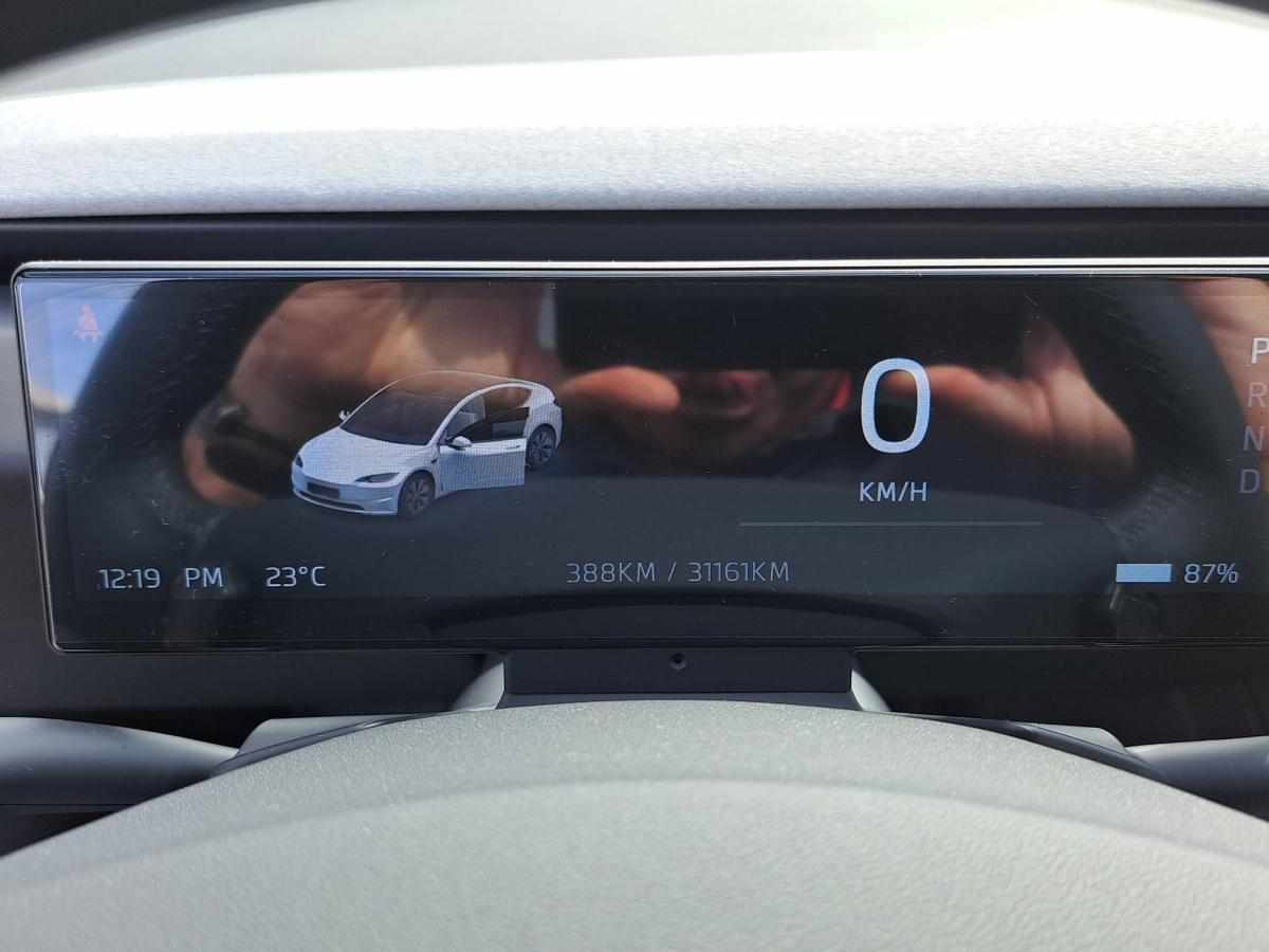 tesla-model-3-60-kwh-standard-range-2025-eletrico